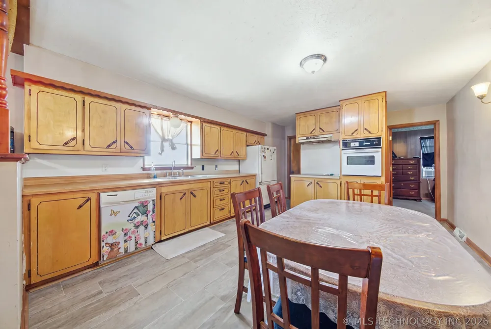 7703 447 ROAD Spavinaw, OK 74366