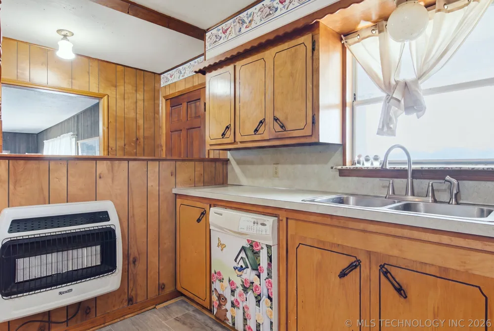 7703 447 ROAD Spavinaw, OK 74366