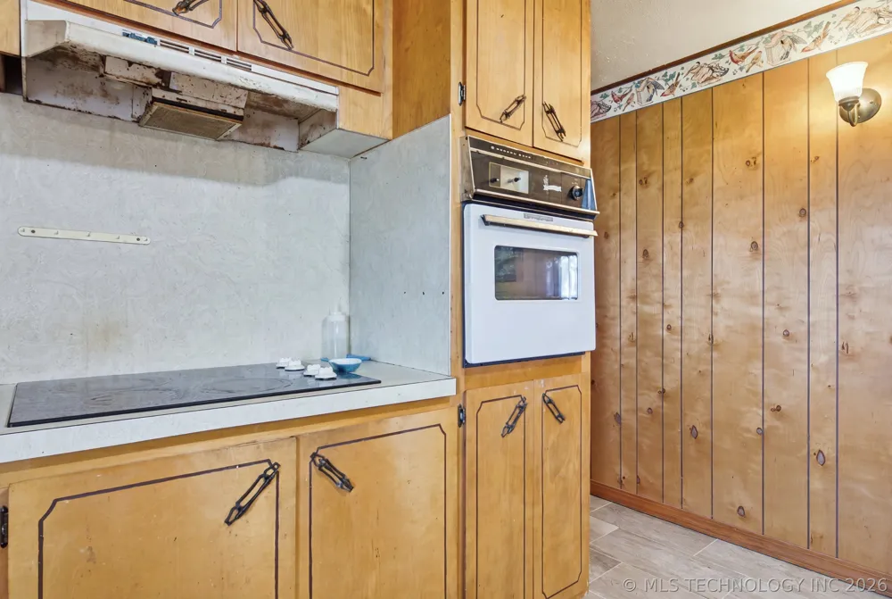 7703 447 ROAD Spavinaw, OK 74366