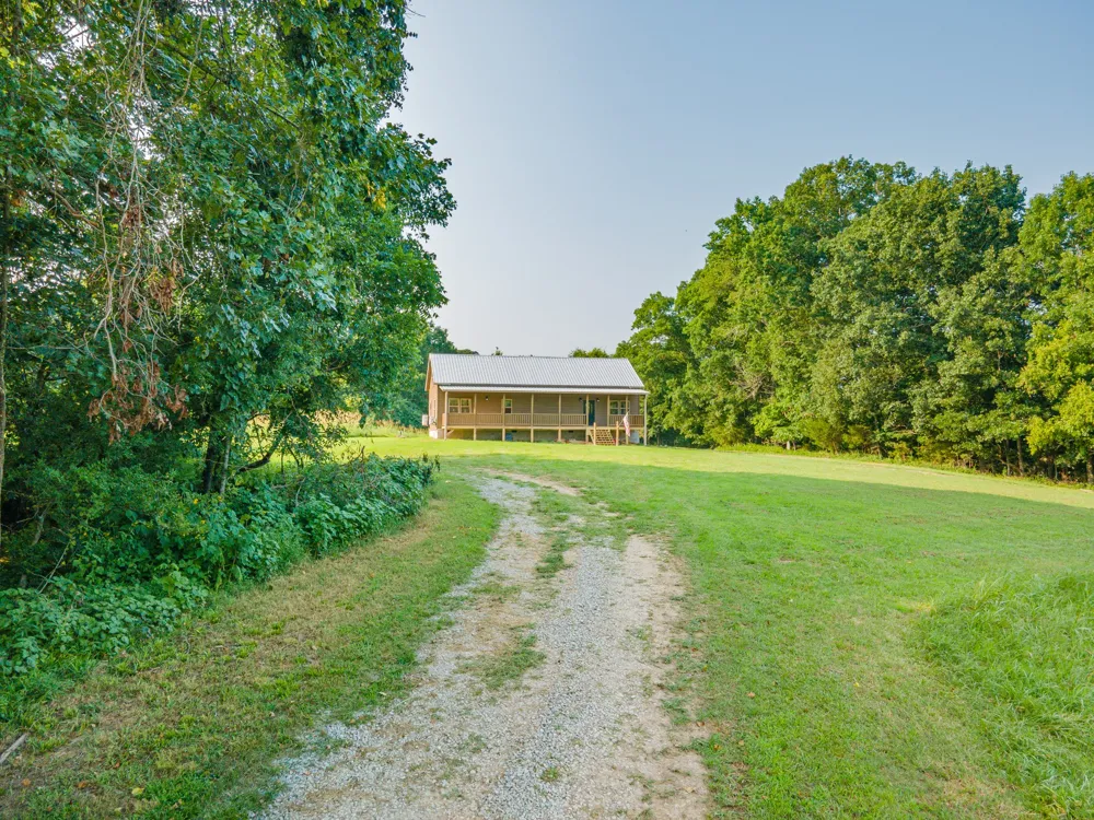 3247 Springplace Rd Lewisburg, TN 37091