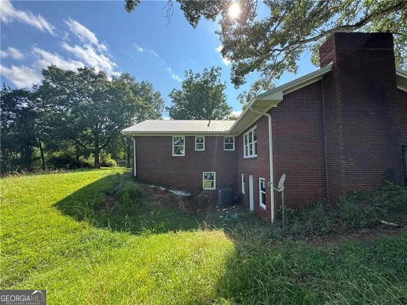 1049 Ben Higgins RD Dahlonega, GA 30533