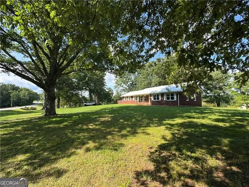 1049 Ben Higgins RD Dahlonega, GA 30533