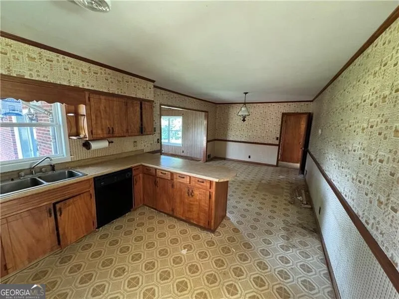 1049 Ben Higgins RD Dahlonega, GA 30533