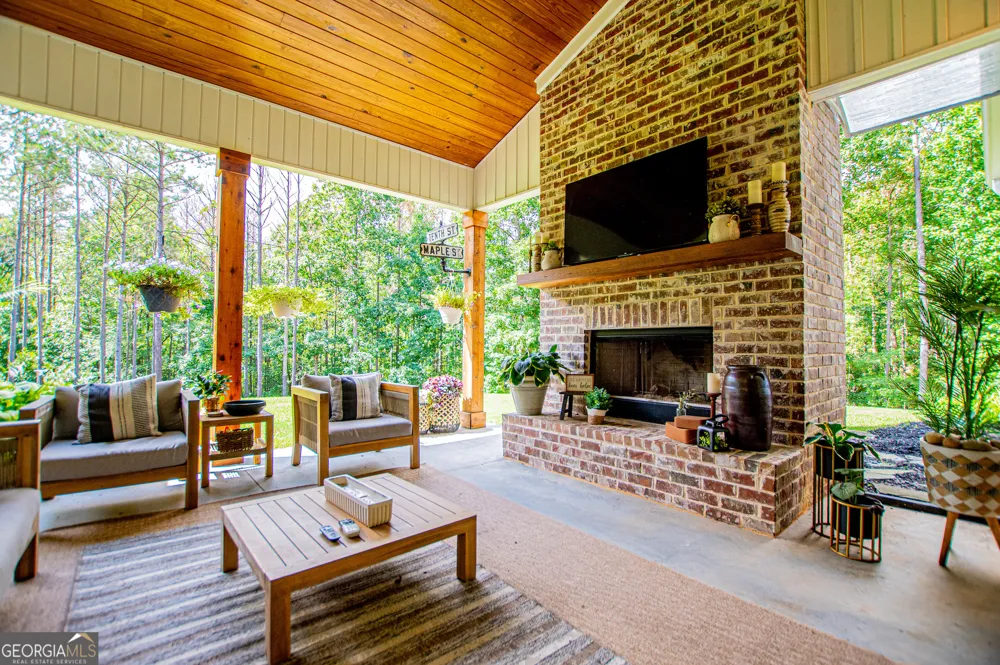 1800 Hutcheson Ferry RD Whitesburg, GA 30185