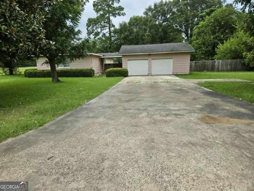 168 Lakeview Church RD Cochran, GA 31014