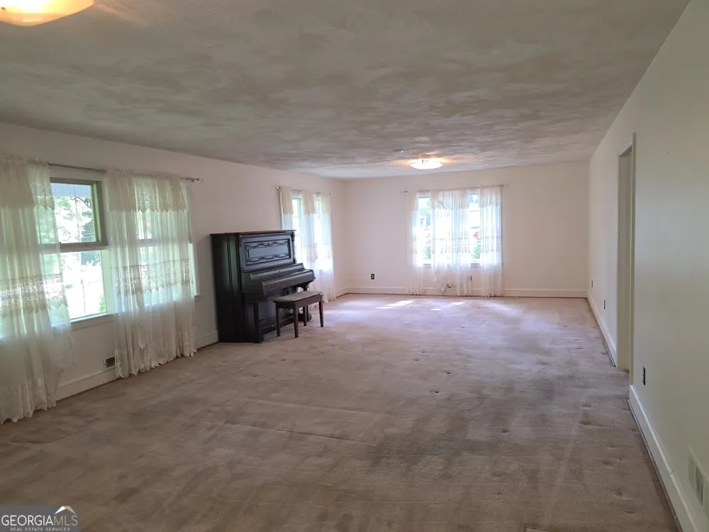 126 East Side Tallapoosa, GA 30176