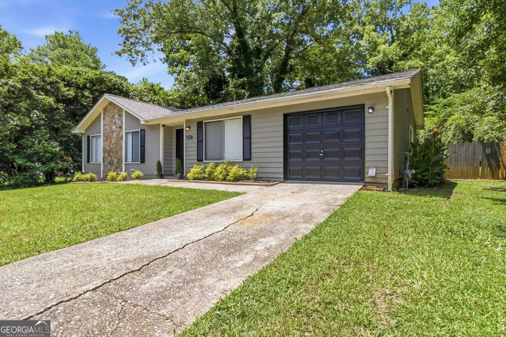 8227 Englewood TRL Riverdale, GA 30274