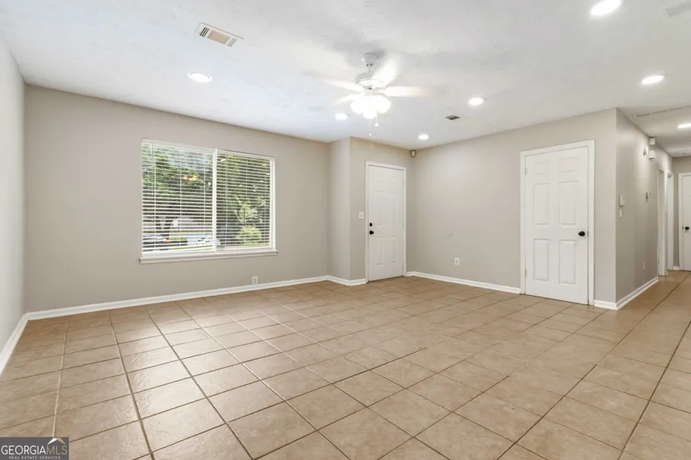 8227 Englewood TRL Riverdale, GA 30274