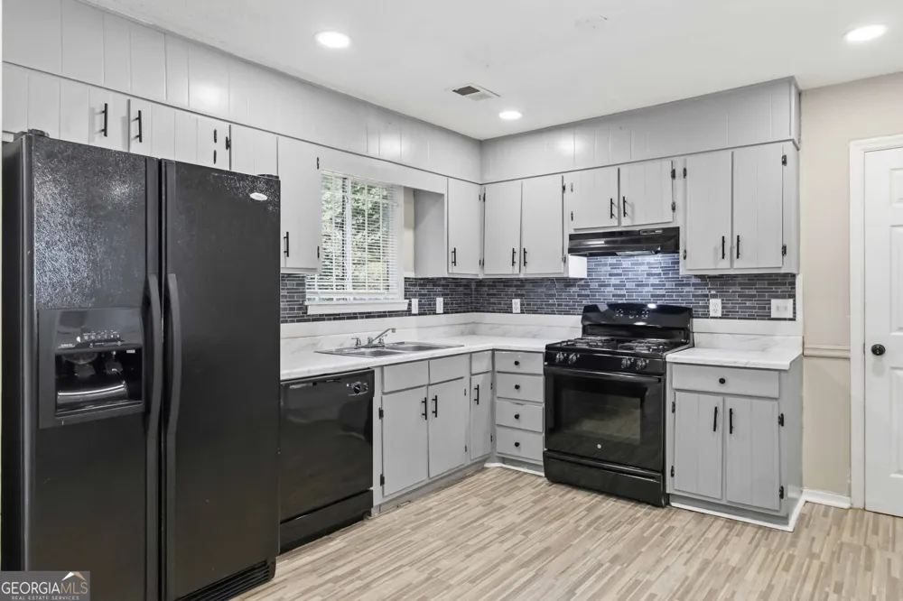 8227 Englewood TRL Riverdale, GA 30274