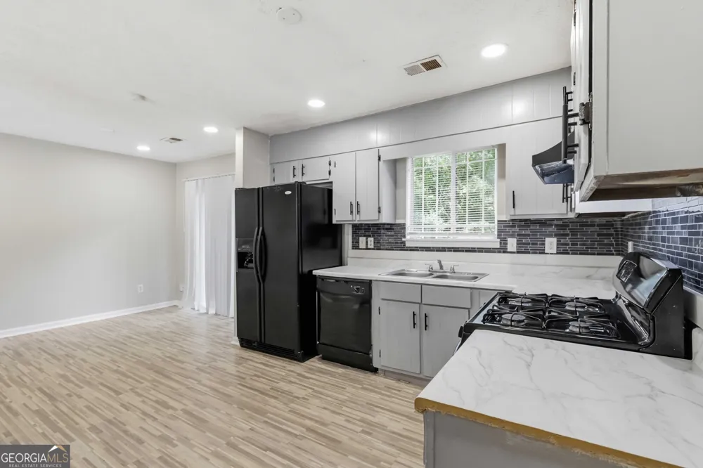 8227 Englewood TRL Riverdale, GA 30274