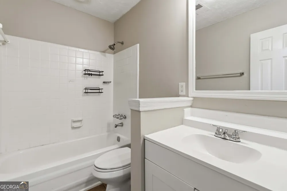 8227 Englewood TRL Riverdale, GA 30274