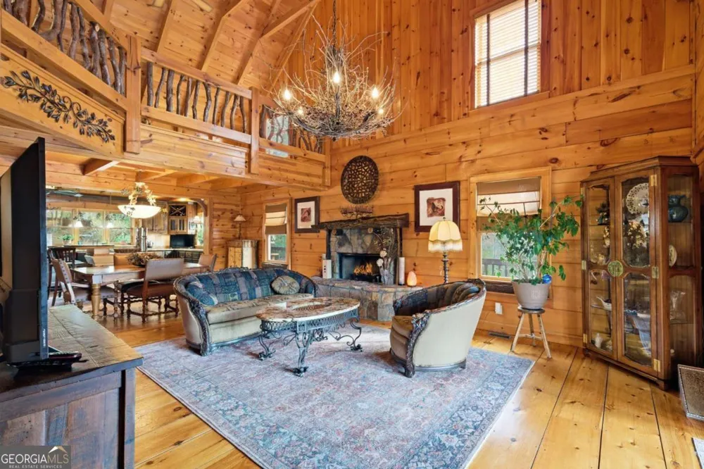 246 Adams CIR Mineral Bluff, GA 30559