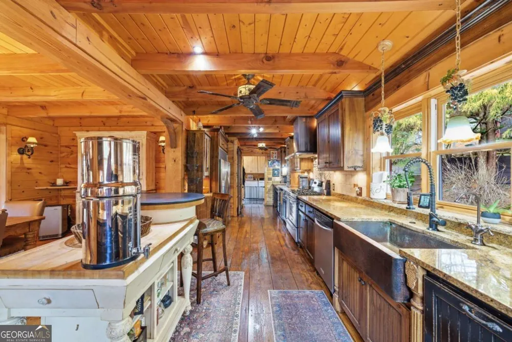 246 Adams CIR Mineral Bluff, GA 30559