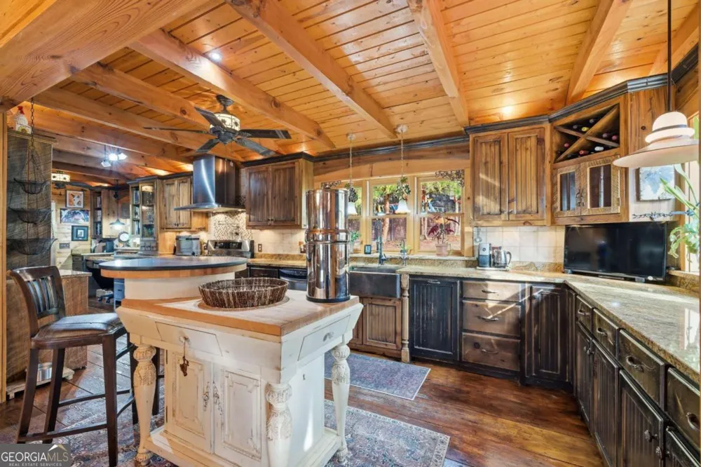 246 Adams CIR Mineral Bluff, GA 30559