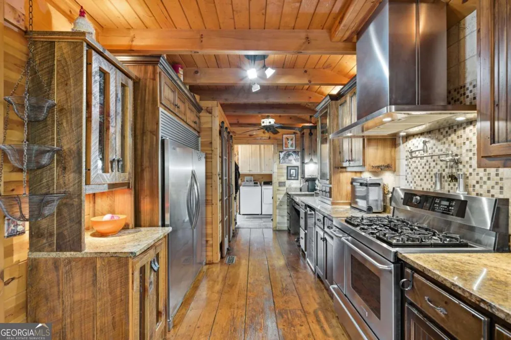 246 Adams CIR Mineral Bluff, GA 30559