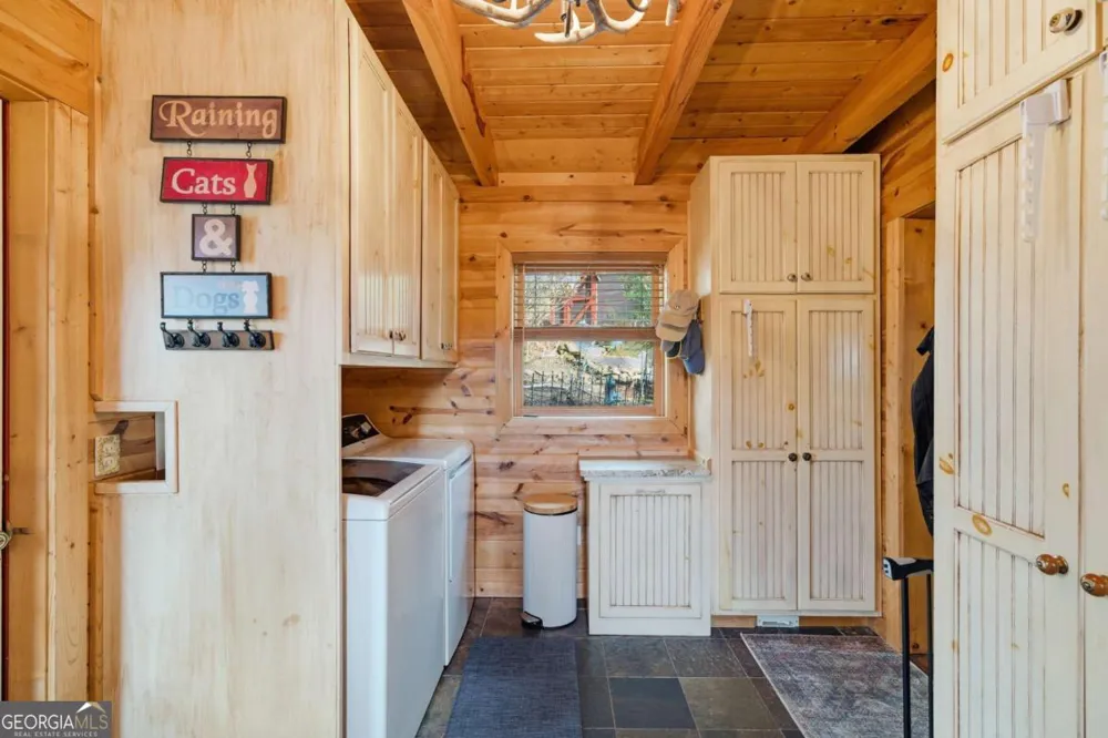 246 Adams CIR Mineral Bluff, GA 30559