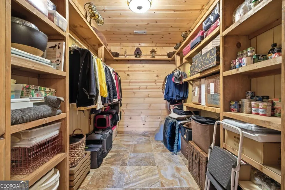 246 Adams CIR Mineral Bluff, GA 30559