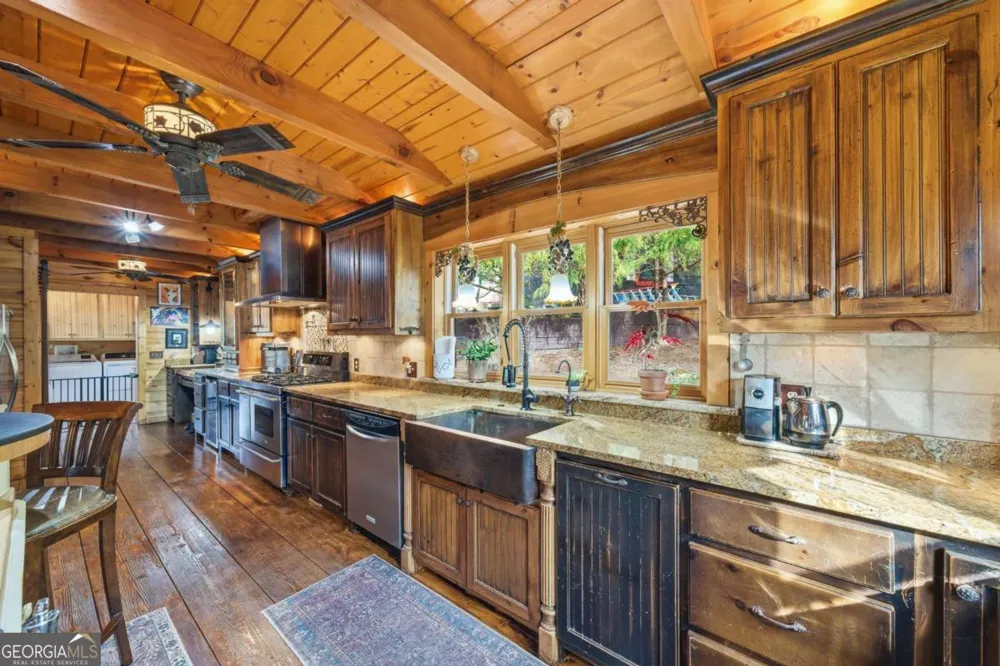 246 Adams CIR Mineral Bluff, GA 30559