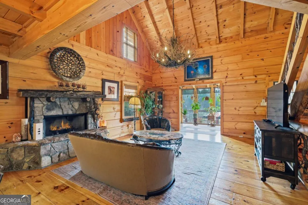 246 Adams CIR Mineral Bluff, GA 30559