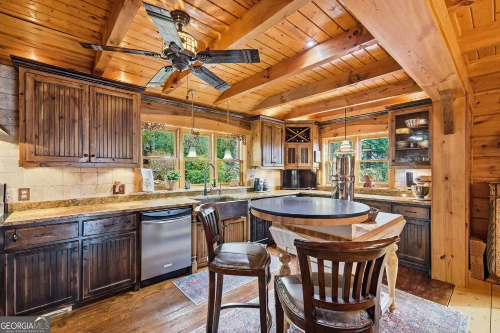 246 Adams CIR Mineral Bluff, GA 30559