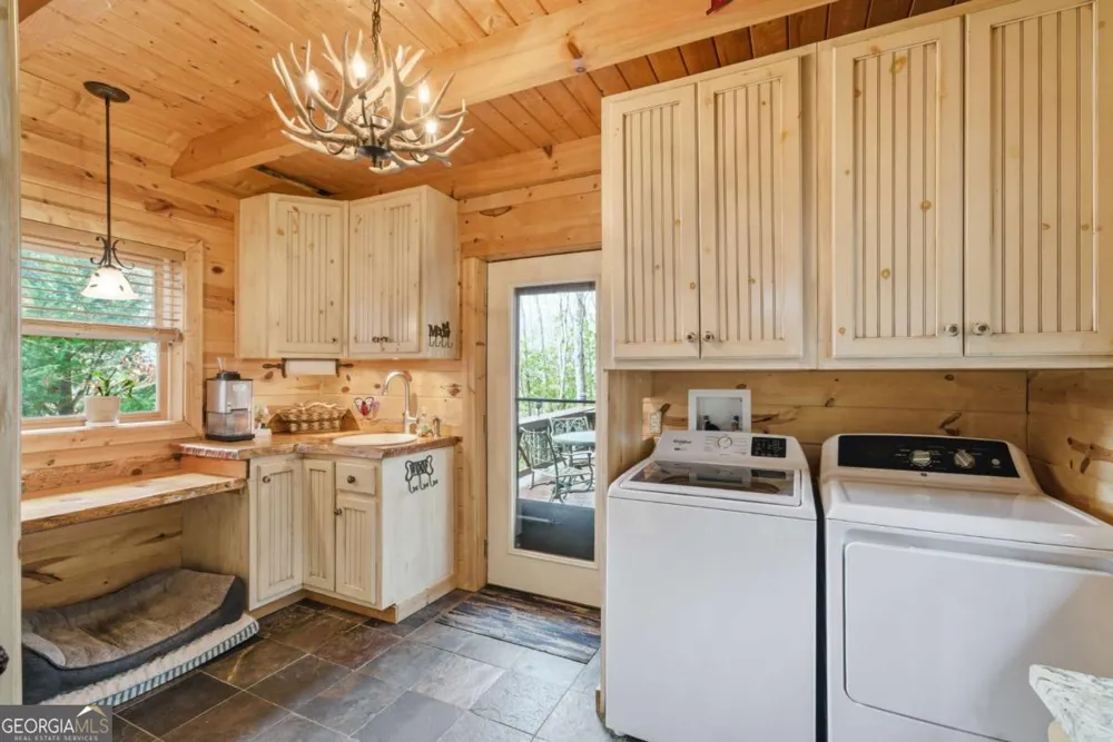 246 Adams CIR Mineral Bluff, GA 30559