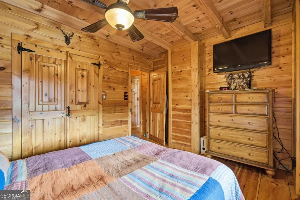 246 Adams CIR Mineral Bluff, GA 30559