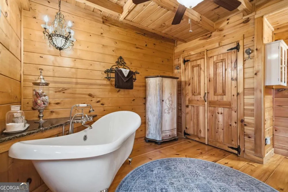 246 Adams CIR Mineral Bluff, GA 30559