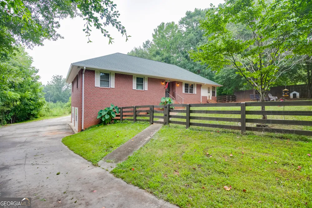 3845 Level Grove RD Cornelia, GA 30531