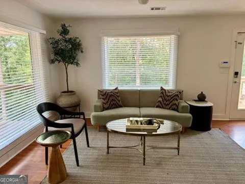 1685 Chevron WAY