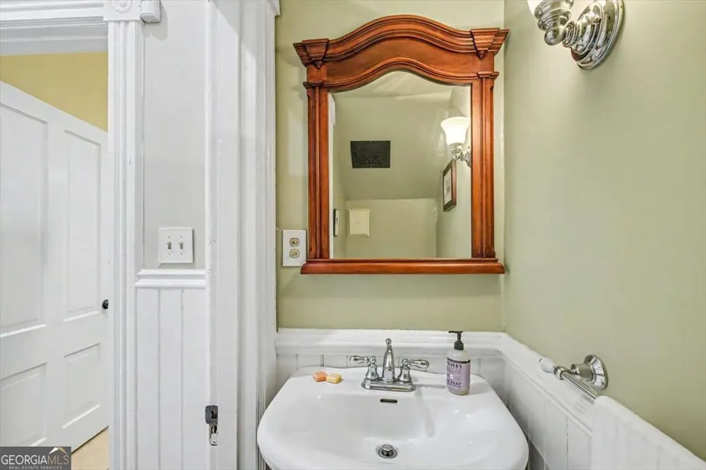 1007 Lincoln ST Savannah, GA 31401