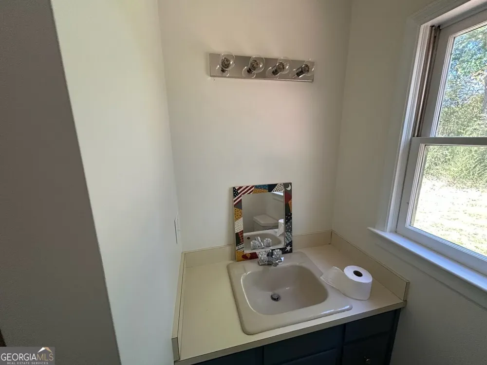 1024 Stonepile RD Clarkesville, GA 30523