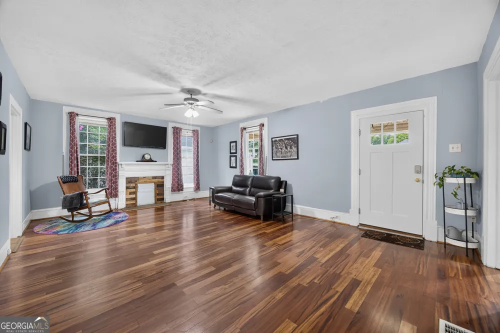 171 NE Broad ST Fairburn, GA 30213