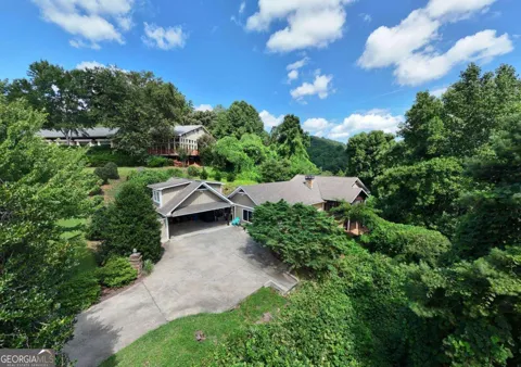 228 Country Club DR