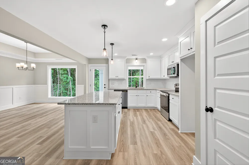 468 Roper RD Canon, GA 30520