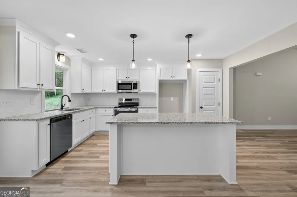 468 Roper RD Canon, GA 30520