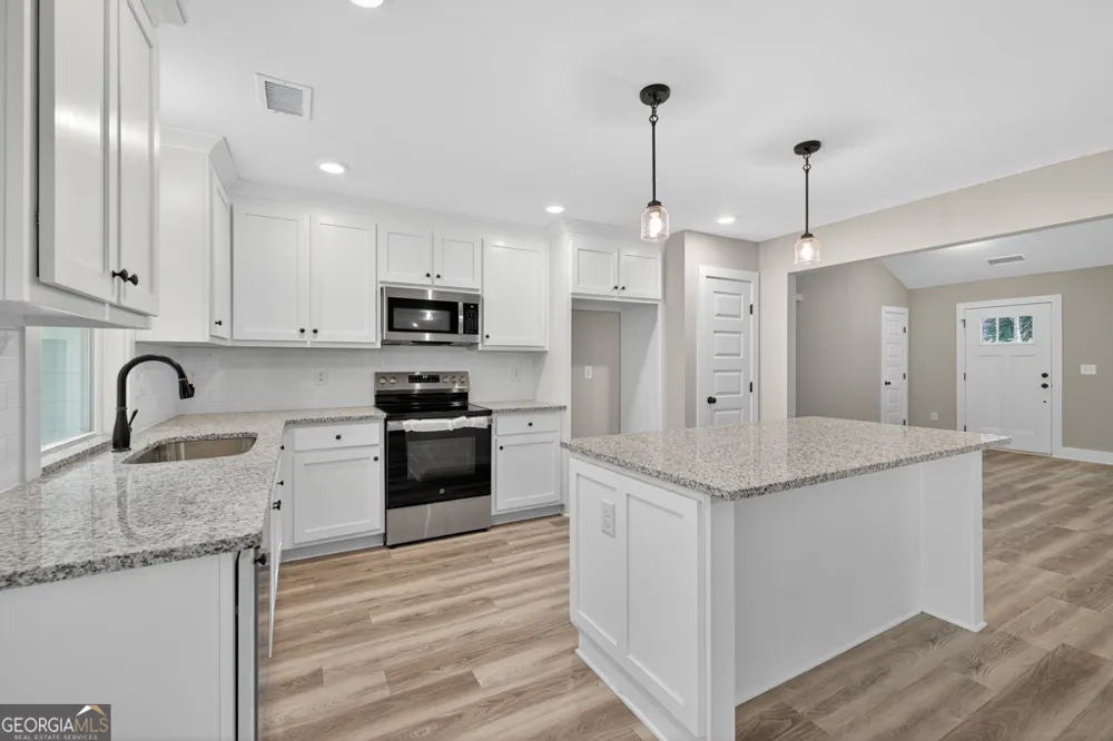 468 Roper RD Canon, GA 30520