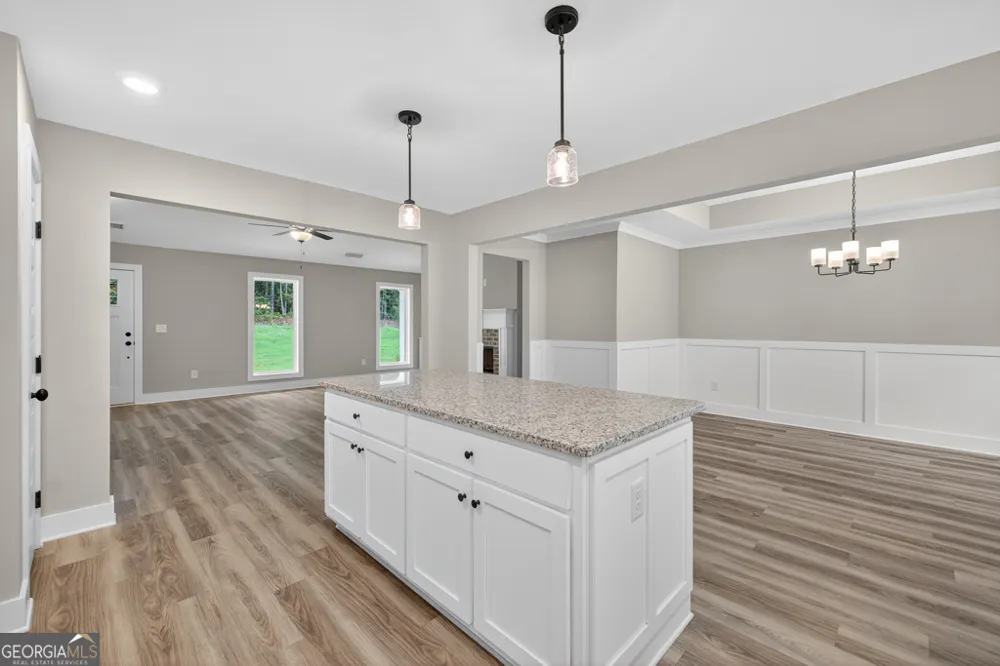 468 Roper RD Canon, GA 30520
