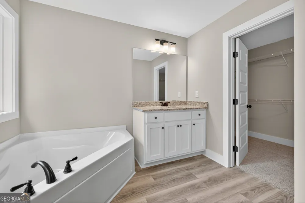 468 Roper RD Canon, GA 30520