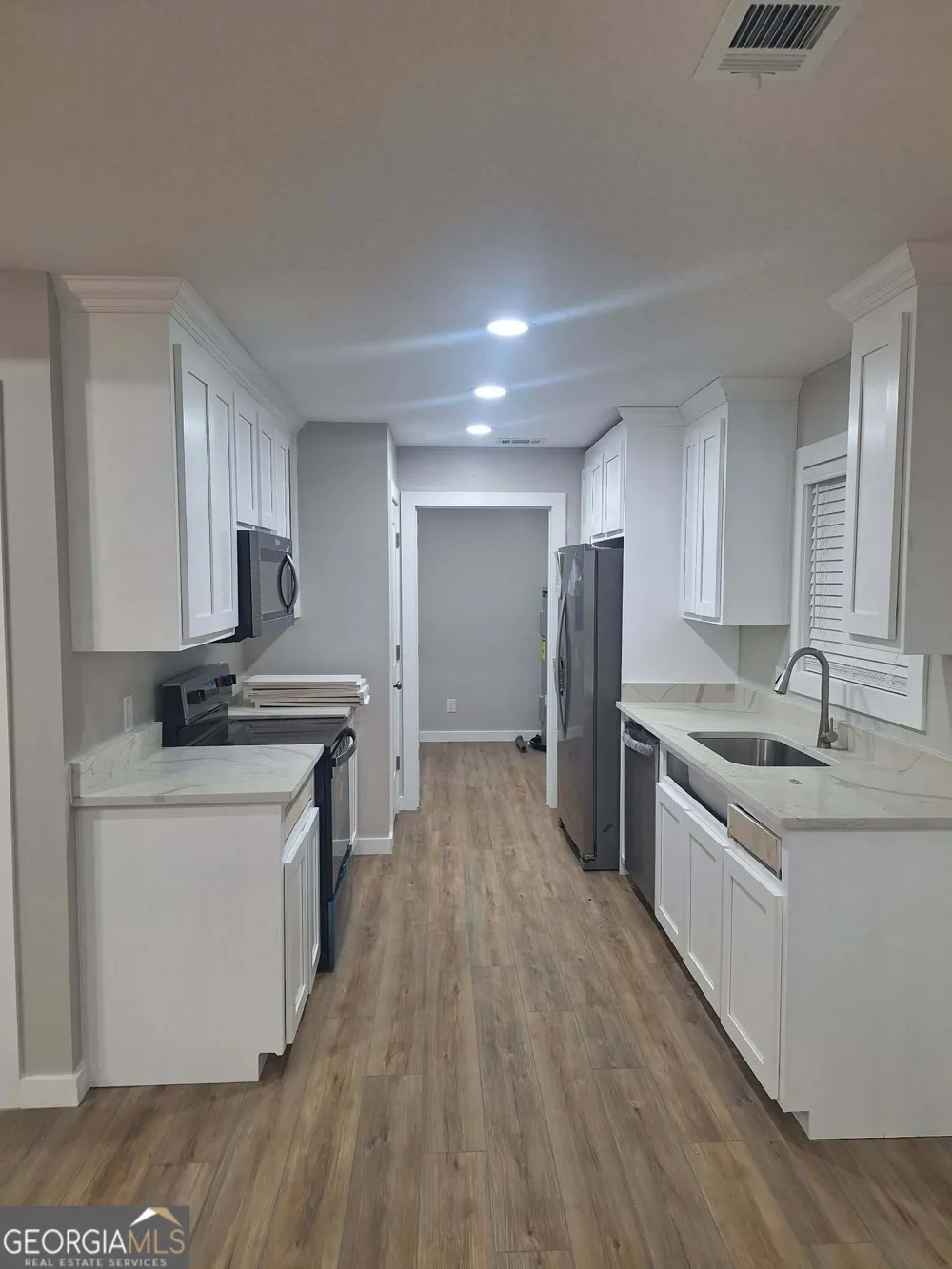 42 Fourth AVE Hazlehurst, GA 31539