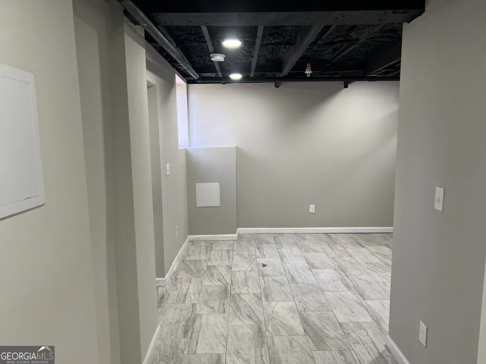 1255 Pine AVE East Point, GA 30344