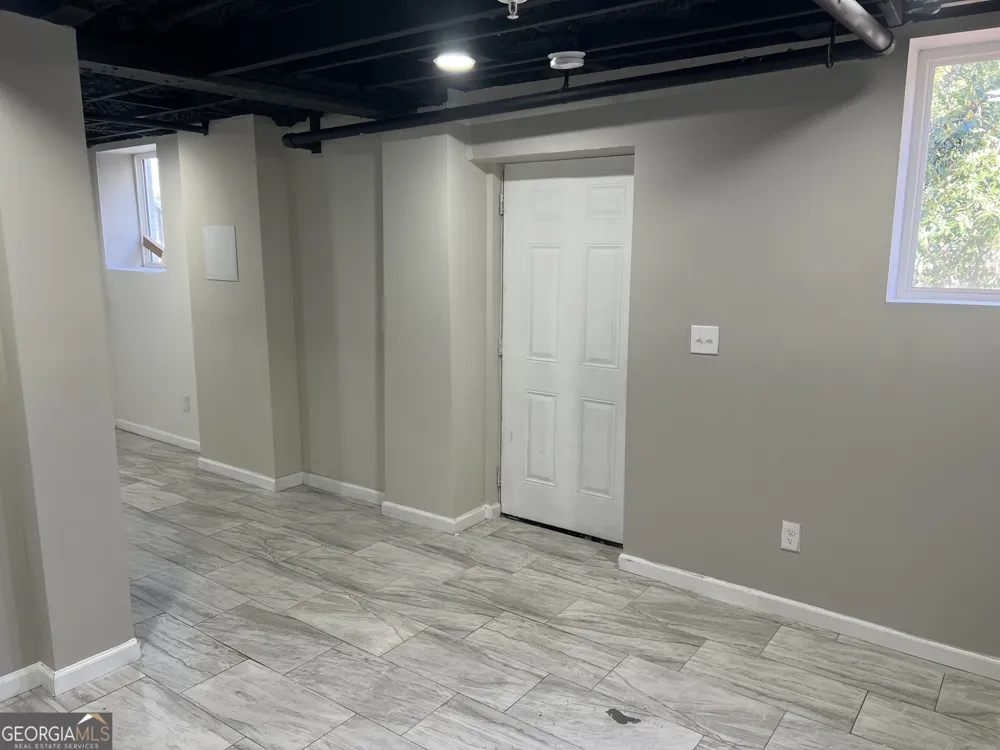 1255 Pine AVE East Point, GA 30344
