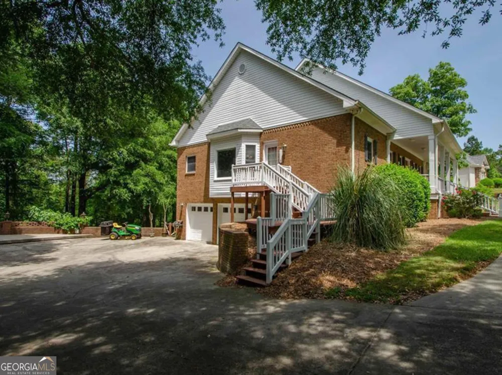 110 Holly DR Warner Robins, GA 31088