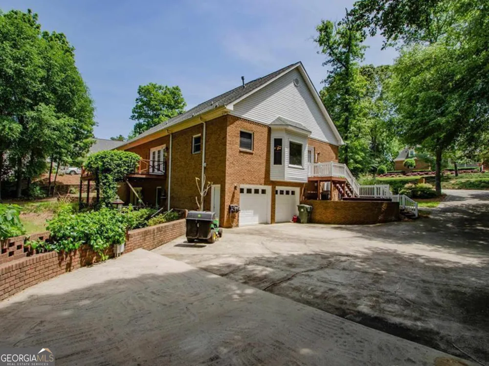 110 Holly DR Warner Robins, GA 31088