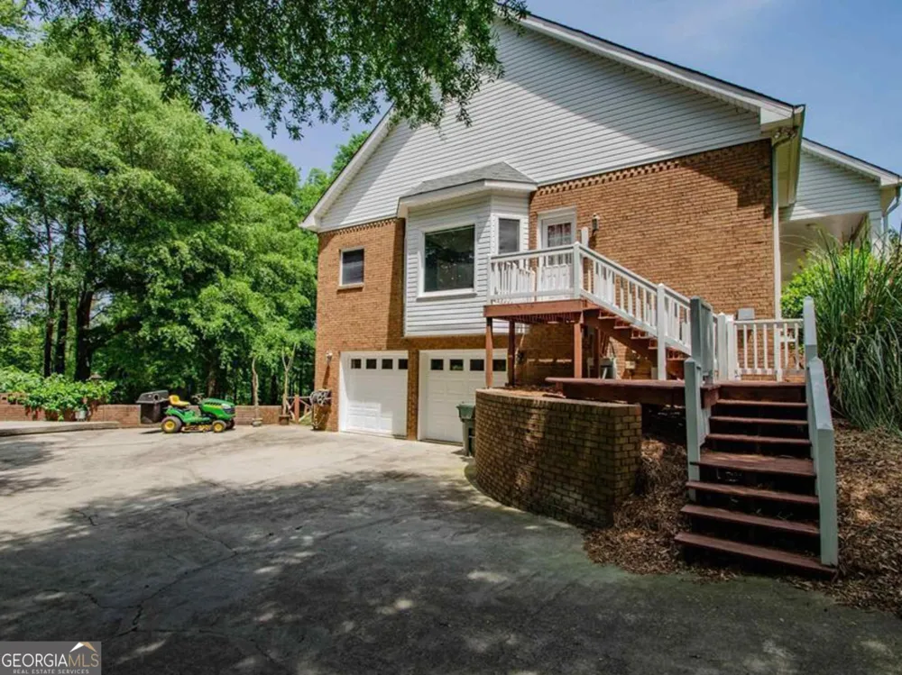 110 Holly DR Warner Robins, GA 31088