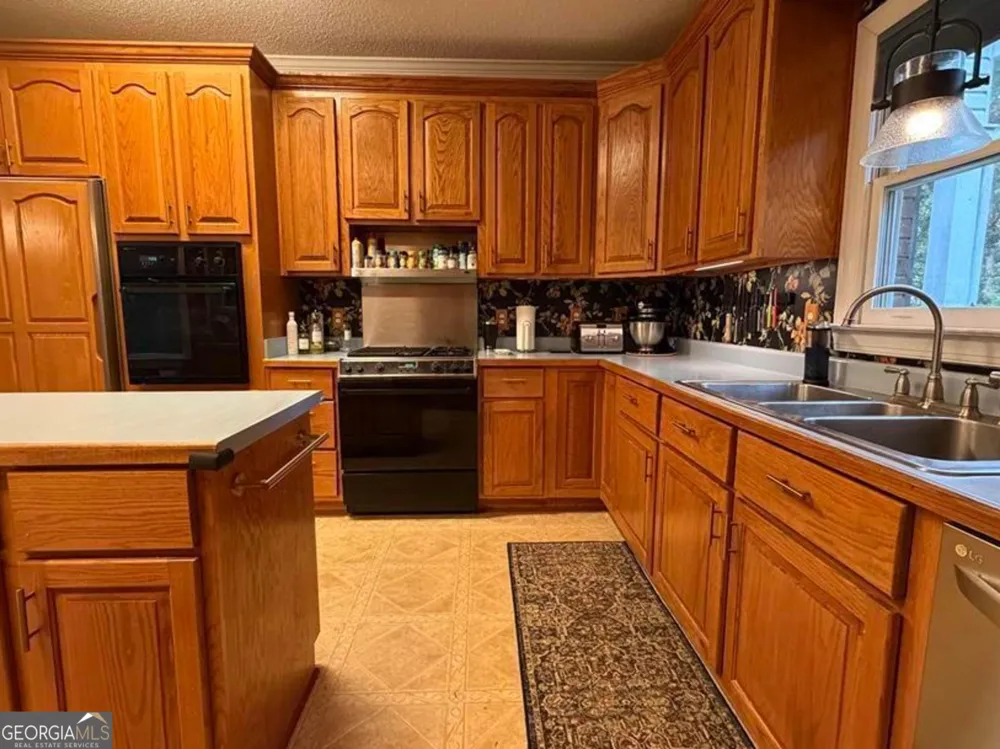 110 Holly DR Warner Robins, GA 31088