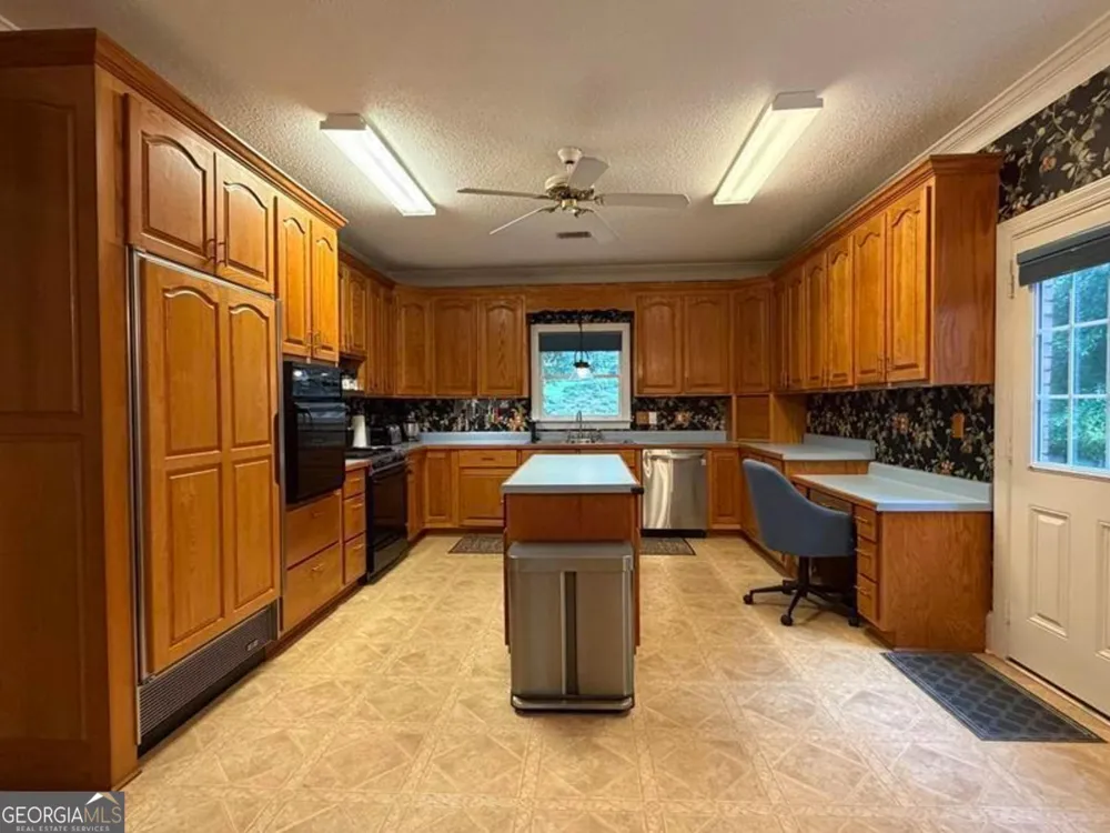 110 Holly DR Warner Robins, GA 31088