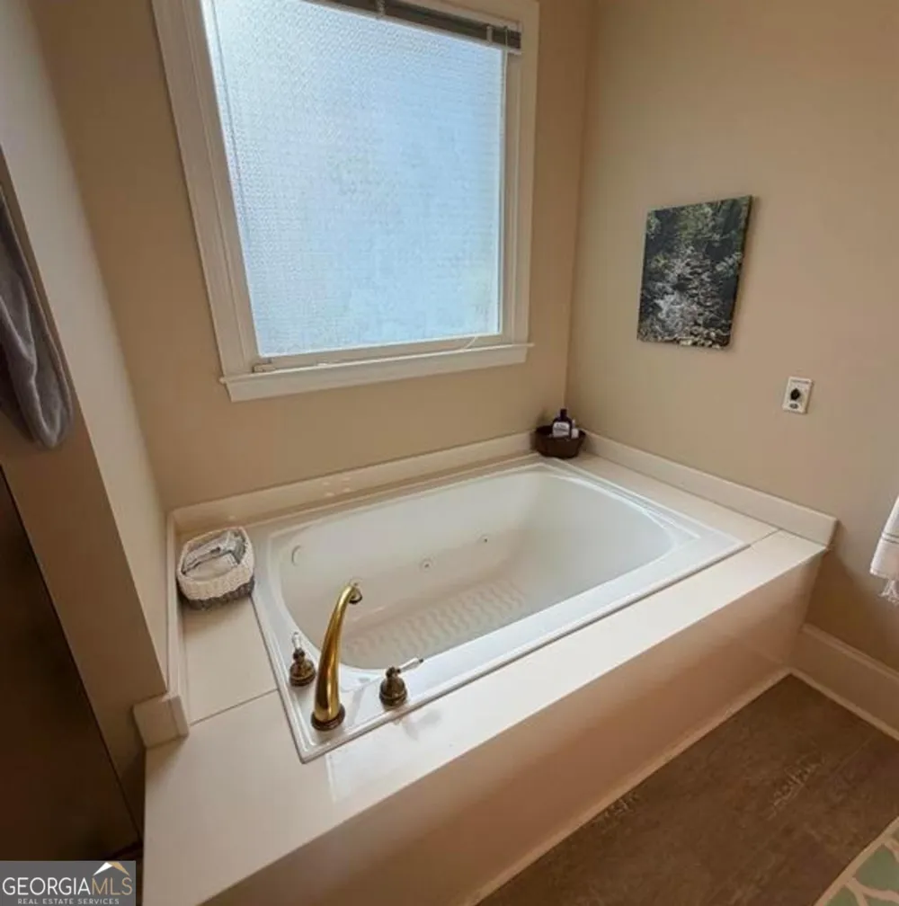110 Holly DR Warner Robins, GA 31088