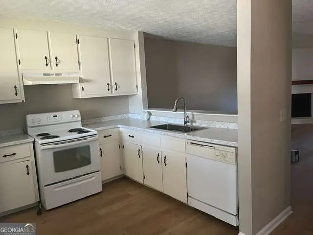 1290 Knoll CT NW Conyers, GA 30012