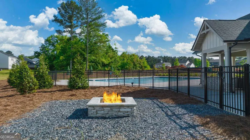 1724 Tolstoy LN Stockbridge, GA 30281
