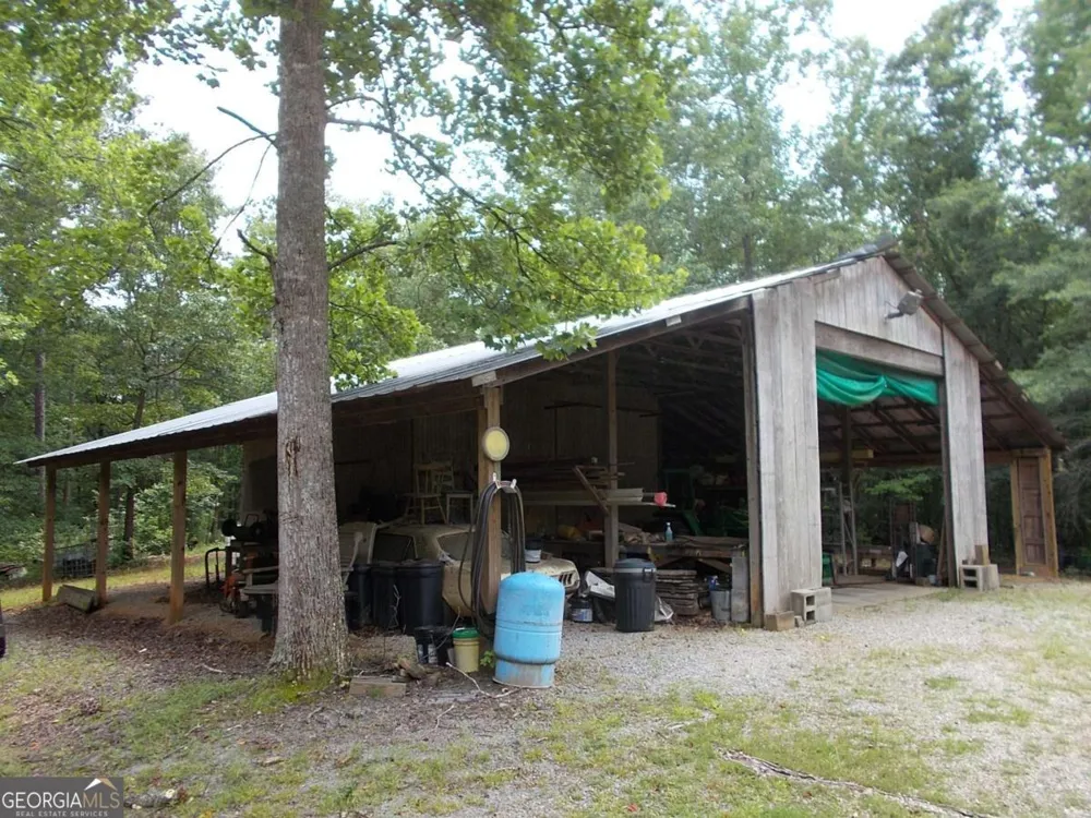 416 Old Jones RD Whitesburg, GA 30185